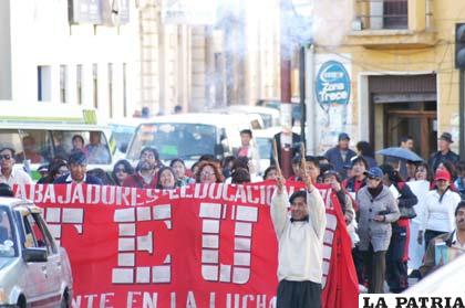 Maestros de Oruro, marcharán hoy rechazando la actual política gubernamental