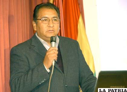 Gobernador Santos Tito, ayer en conferencia de prensa