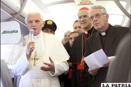 El papa, Benedicto XVI, ha advertido de que no se puede manipular al ser humano a su antojo