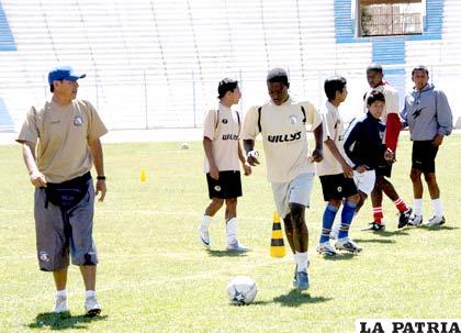 Jugadores de Oruro Royal en el último entrenamiento