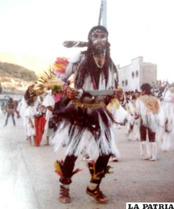 Renato Ticona cuando bailaba en el Carnaval de Oruro en el conjunto de los Tobas Sud