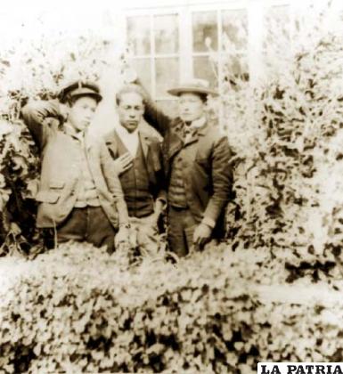 Los hermanos Lisandro, Enrique y Ricardo Condarco Sierra. Oruro, 1900