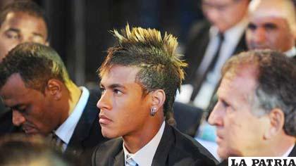 Neymar, jugador brasileño que es tentado por el Real Madrid
