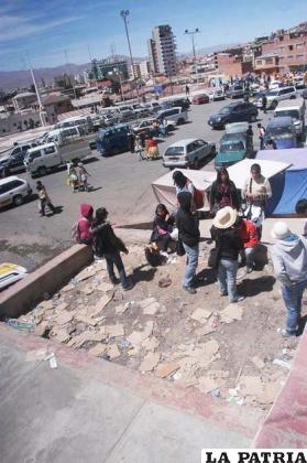 Uno de los lugares turísticos de Oruro cubierto por la basura