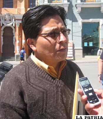 Elio Espinoza