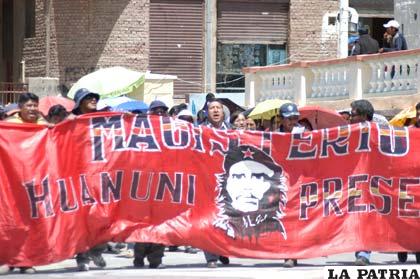 Dirigencia de los maestros rurales que llegaron para participar en la marcha de protesta