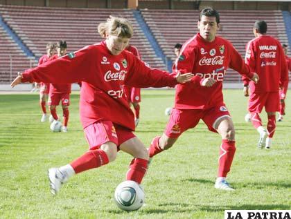 Chumacero y Alvarez en el entrenamiento de la selección