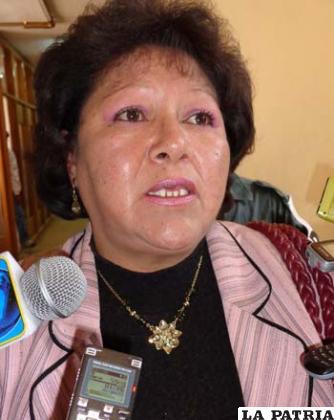 La presidente del Comité Cívico de Oruro, Sonia Saavedra tras la reunión en la que no pudo hablar
