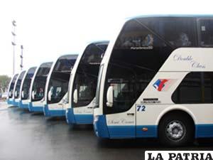 Modernos buses de la empresa Trans Azul