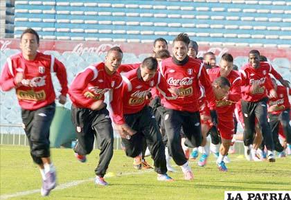 Entrenamiento de la selección peruana de fútbol (foto: prensalatina.com)