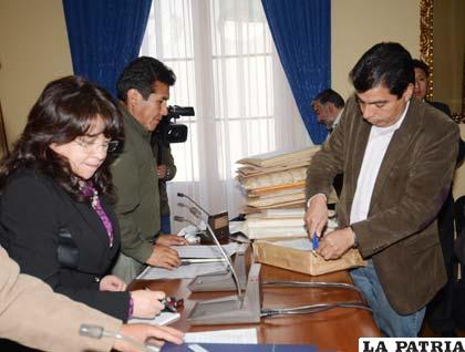 Apertura de sobres de candidatos a fiscal General (Foto APG)