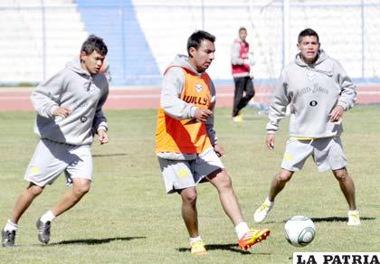 Los jugadores de San José ponen énfasis en la práctica de fútbol