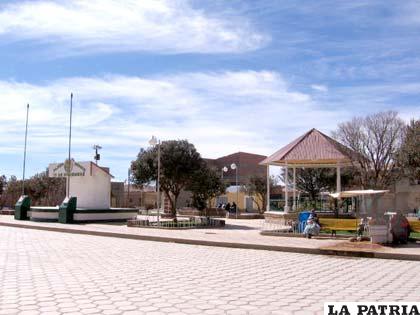 Plaza central de Caracollo