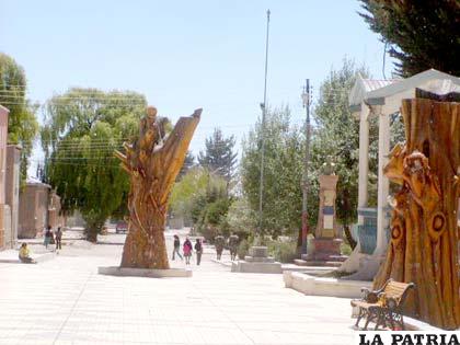 Plaza central de Challapata, capital de la provincia Eduardo Avaroa
