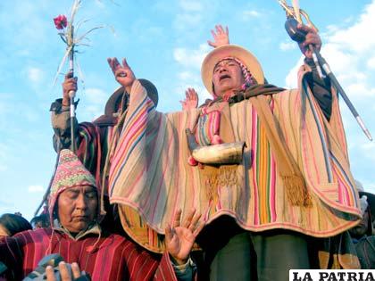 Ritual de los comunarios de Pampa Aullagas en la ciudad perdida