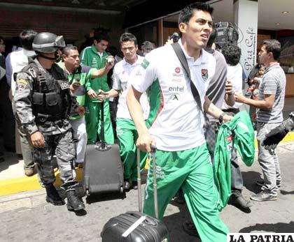 José Luis Chávez y Luis Méndez jugadores de la selección nacional (foto: APG)
