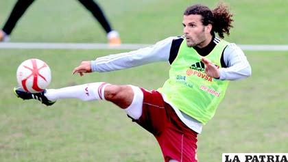 Vizcarrondo defensor de la selección de Venezuela (foto: combonoticias.com)