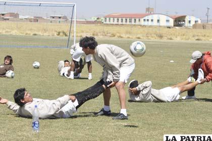 Palacios y Carrizo jugadores de San José 