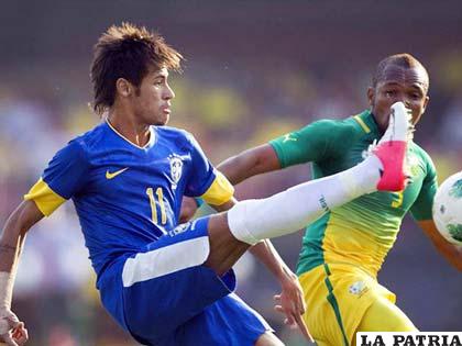 Neymar en el partido amistoso entre Brasil y Sudáfrica (foto: foxsportsla.com)