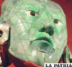 Máscara ritual confeccionada con jade