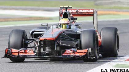 El bólido de Lewis Hamilton durante el desarrollo del Gran Premio de Italia (foto: ole.com)