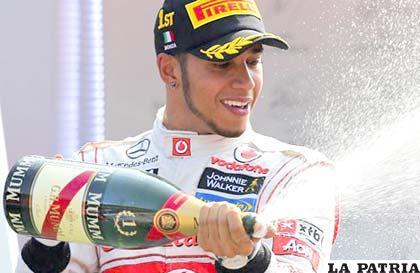 Lewis Hamilton ganador de la prueba (foto: tuteve.tv)