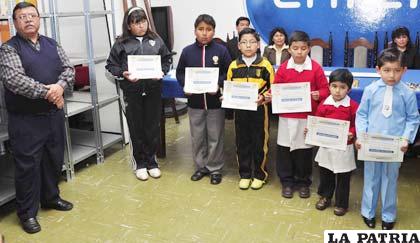 Estudiantes que se destacaron en la IV versión de la Olimenpiada Matemática