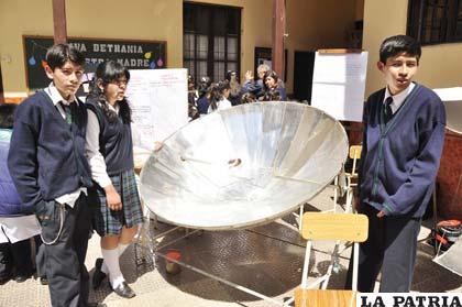 Estudiantes del Colegio “Bethania” elaboraron un panel solar, incentivando al uso de las energías alternativas