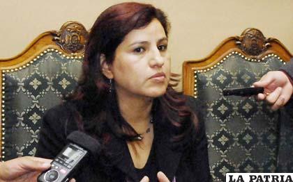 Rebeca Delgado, presidenta de la Cámara de Diputados, informa que se tratara el tema de avasallamientos durante la próxima semana /la-razón.com