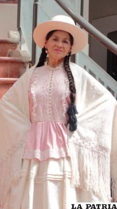Elizabeth Morales, ganadora del concurso Vestimenta de la Chola de Antaño