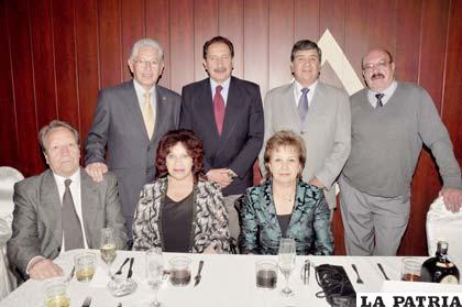 Sénior 66; Gustavo Ortiz, Edgar Beltrán, Néstor Molina, Marcelo Miralles, Erik Ukrow, Marcelo Arias, Rosmery Molina (abajo)