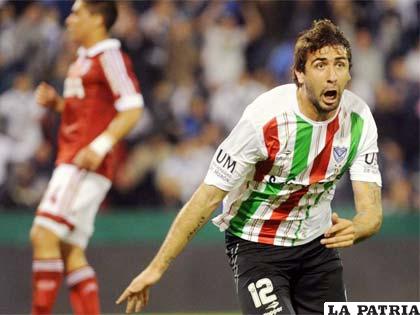 Lucas Pratto de Vélez Sarsfield anotó celebra el gol de apertura (foto: foxsportsla.com)