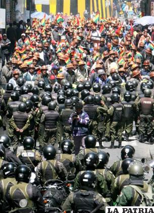 Cerco policial no pudo detener la arremetida de los cooperativistas