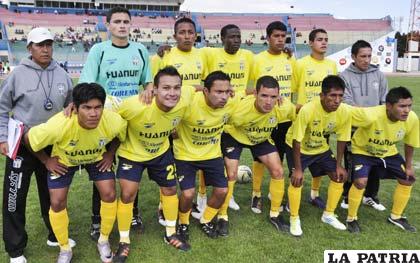 Jugadores del equipo de EM Huanuni que participarán en la Copa Bolivia 