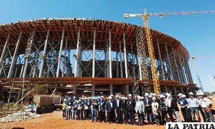 Construcción de estadio en Brasil marcha a paso ligero (foto: msn.com)