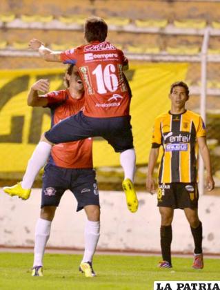 Aparicio celebra el primero de Wilstermann (foto: APG)