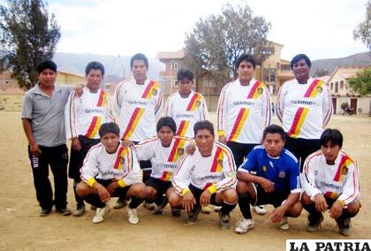 Integrantes del club San Juan de Yhaco 