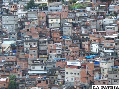 Favela Rocinha recibió un cuartel para albergar a personal que brindará seguridad a la población /lawinbrazil.blogs.wvu.edu