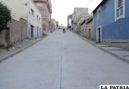 Pavimento de la calle Arce está casi terminado