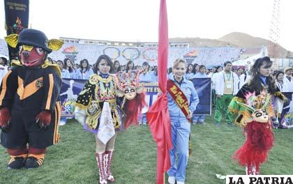 La delegación de Oruro durante el acto de inauguración 