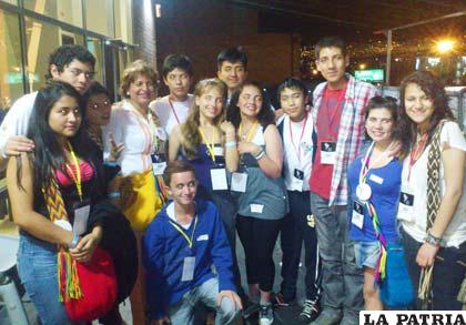 Jóvenes parlamentarios de diferentes países latinoamericanos