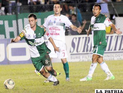 Saucedo y Zabala jugadores de Oriente (foto: APG)