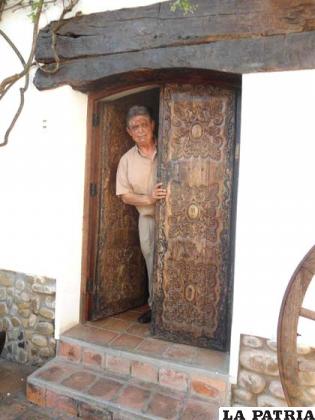 En la puerta de su casa en la hacienda El Picacho, en Tarija