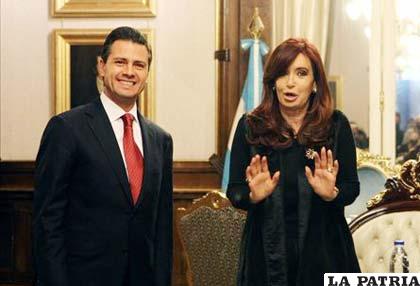 Presidenta de Argentina, Cristina Fernández de Kirchner, recibe en su despacho al presidente electo de México, Enrique Peña Nieto /EFE