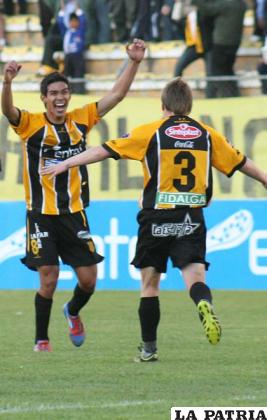 Bejarano y Chumacero celebran el triunfo (foto: APG)