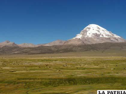 El volcán Sajama de Oruro podría hacer erupción según estudios realizados por entendidos en la materia /bolivieando.wordpress.com