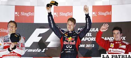 Los vencedores del Gran Premio de Singapur, Sebastian Vettel en los más alto (foto: elconfidencial.com)