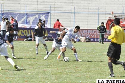 Una acción del partido que jugaron los equipos de San José y JCDT