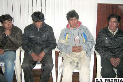 Algunos de los mineros cooperativistas que habrían sido torturados por efectivos policiales