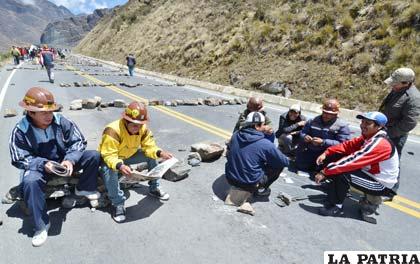 Cooperativistas de Oruro bloquearán Caracollo, como ayer lo hicieron sus compañeros paceños, camino a Yungas